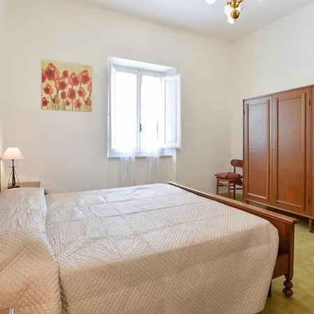 2 Bedroom In Capezzano Pianore